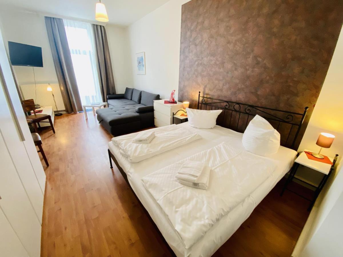 Doppelzimmer Cocktail, Direkt Am Alten Strom Rostock Esterno foto
