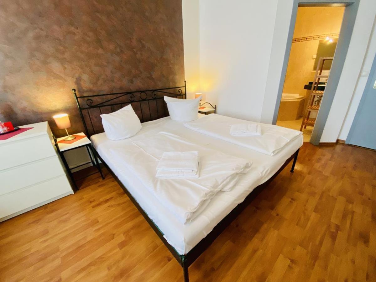 Doppelzimmer Cocktail, Direkt Am Alten Strom Rostock Esterno foto